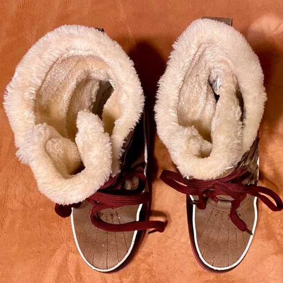 Apres by Lamo "Kristi"" Water Resistant Lace-Up Boots w/ Faux Fur Trim - Picture 7 of 13